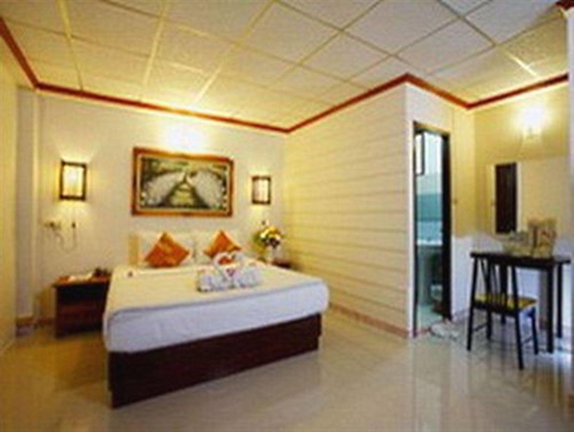 Bamboo Beach Hotel & Spa Patong Exterior photo
